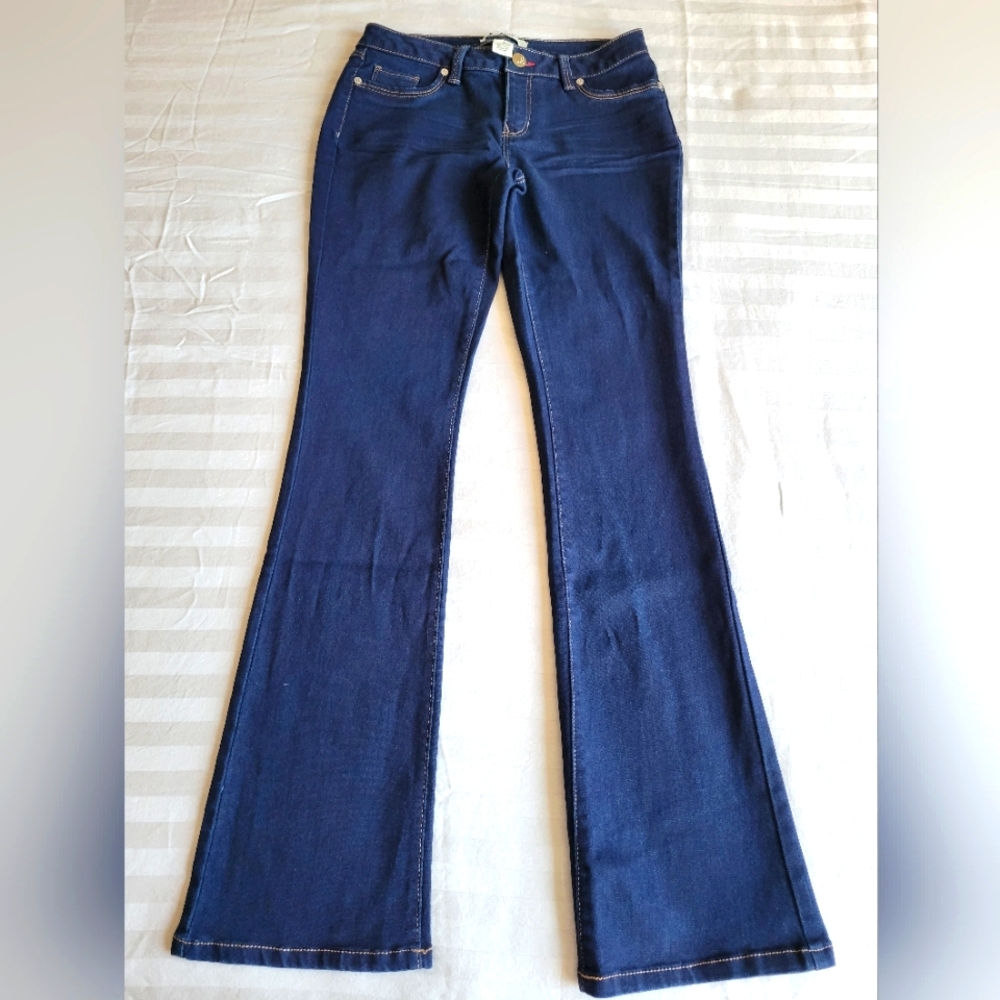 Size 4 d. Jeans New York Flared Jeans.